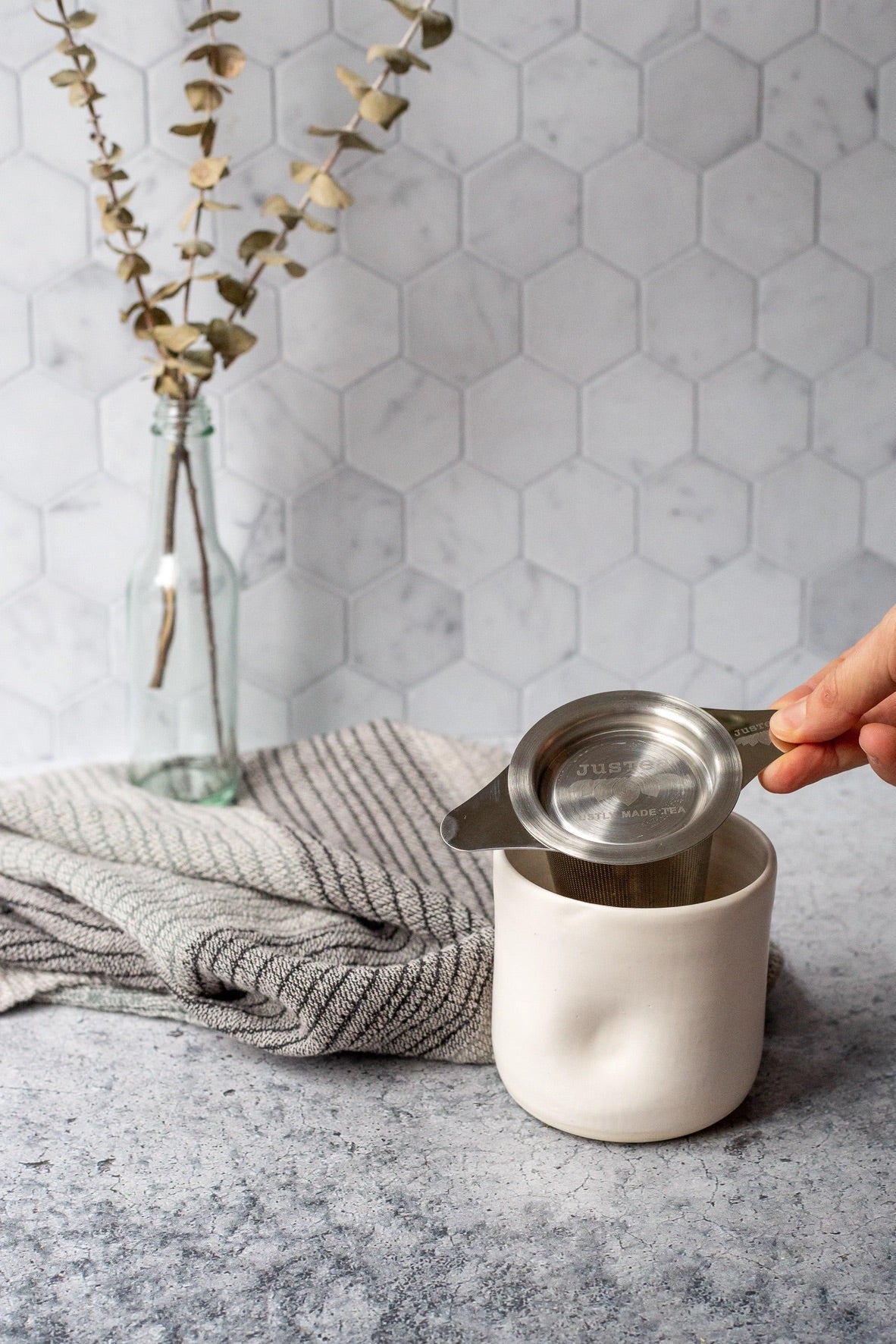 Tea Infuser with Dual-Use Coaster Lid